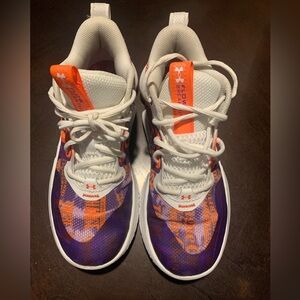 Womens under armour flow breakthru size 8